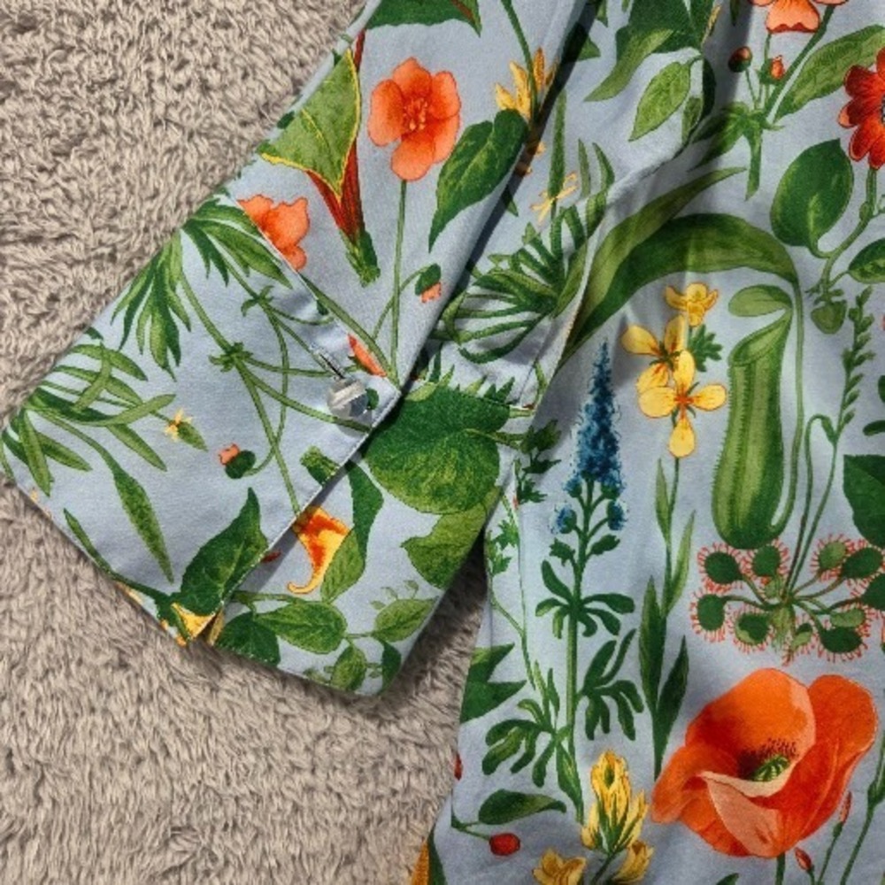 Tuckernuck Blue Floral Garden Top Medium Cotton Stretch 3/4 Sleeve VNeck Popover - Picture 10 of 12